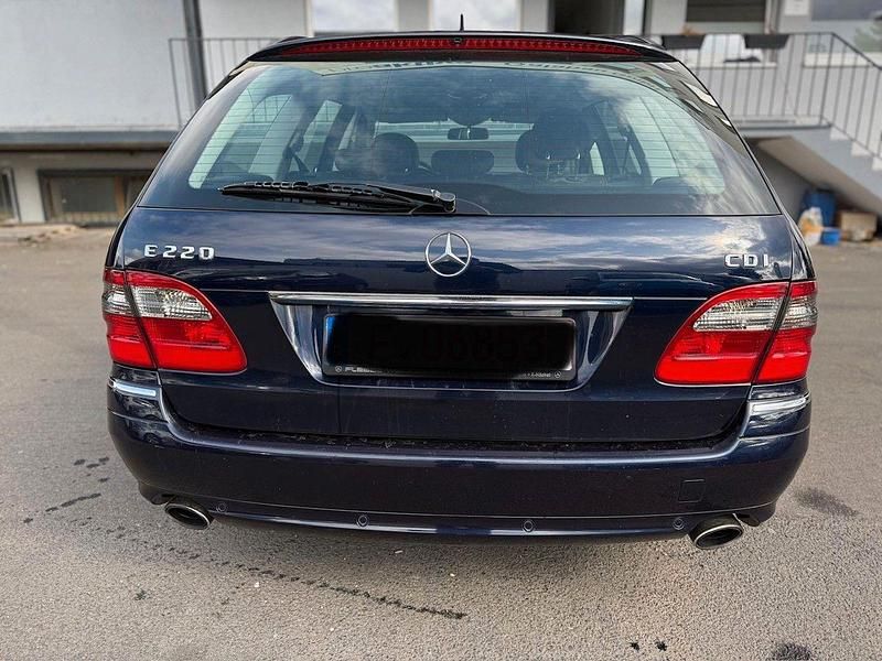 Gebraucht Mercedes E220 170 PS (125 kW) 2008 Blau Kombi
