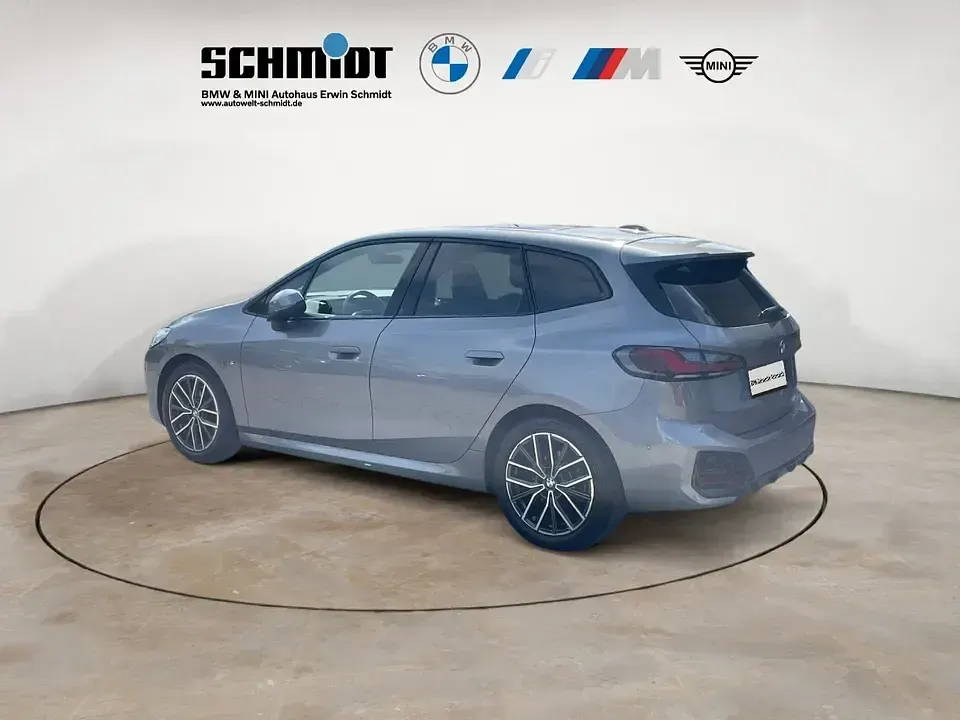 Gebraucht BMW 220 Active Tourer M Sport 170 PS (125 kW) 2023 Skyscraper grau Van / Kleinbus