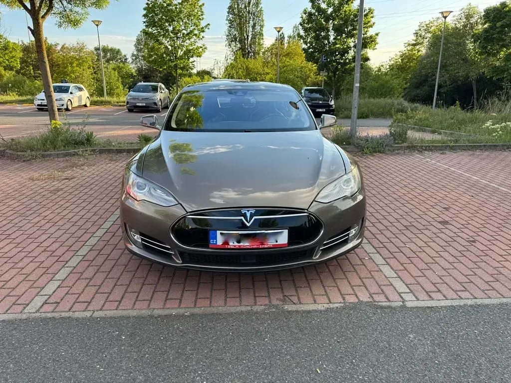 Käytetty Tesla Model S 309 kW (421 HP) 2015 Peessi Viistoperä