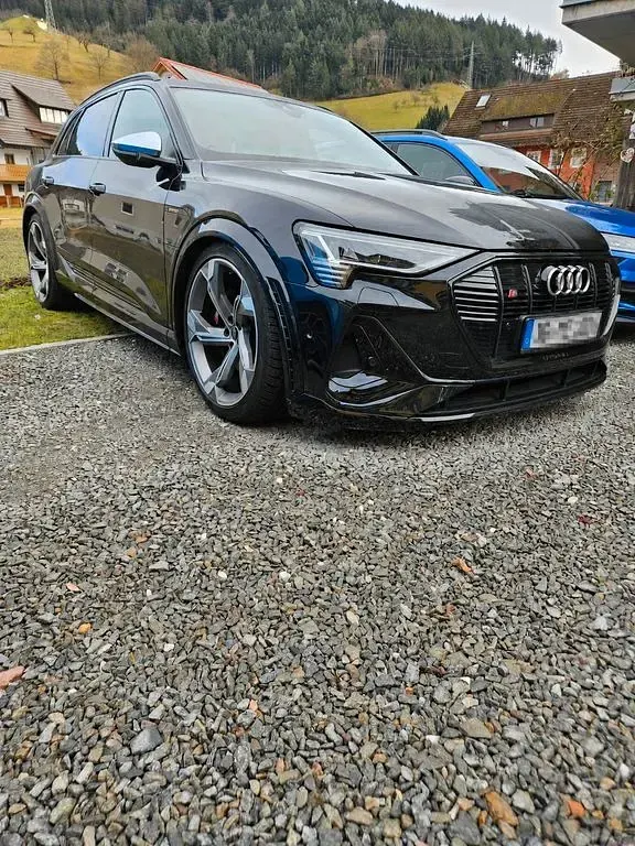 Używany Audi e-tron Performance 369 kW (503 KM) 2021 Czarny SUV