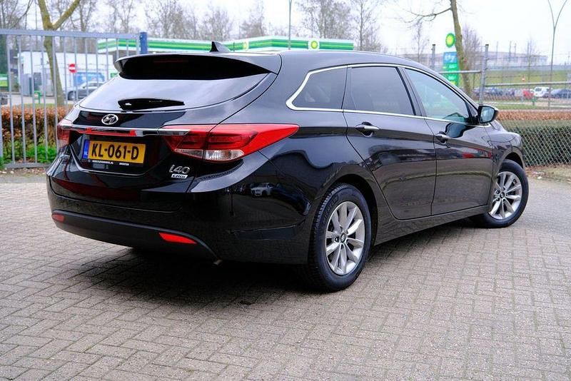 Gebraucht Hyundai i40 116 PS (85 kW) 2016 Schwarz Kombi
