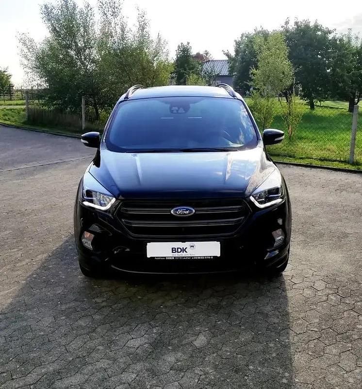 Iridium schwarz mica Gebraucht 2018 Ford Kuga ST-Line SUV | 18.490 € (Etwas zu teuer) - Bild 1/4