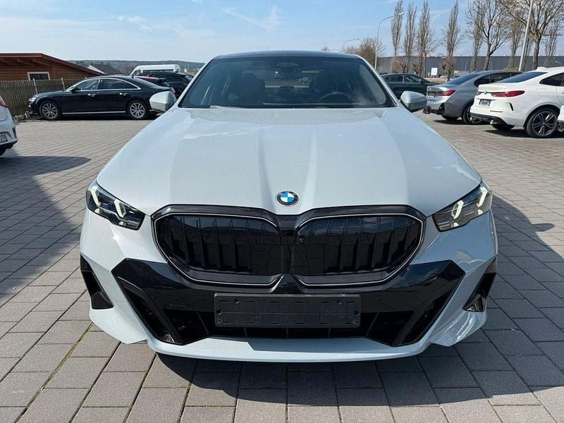 Gebraucht BMW 540 Performance 303 PS (222 kW) 2025 Grau Limousine