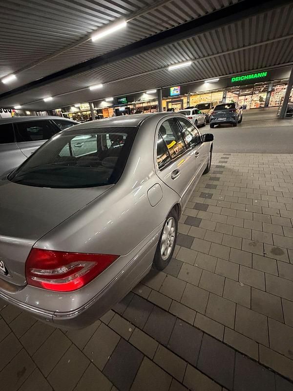 Gebraucht Mercedes C180 142 PS (104 kW) 2004 Silber Limousine