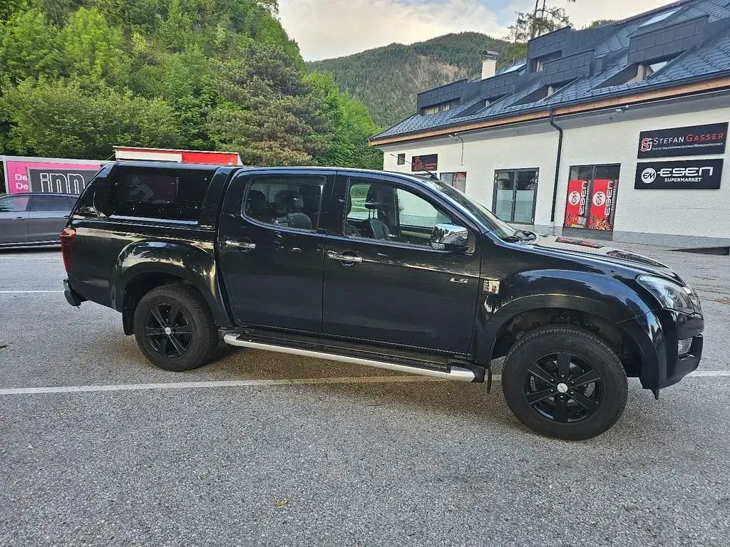 Używany Isuzu D-Max 163 KM (119 kW) 2016 Czarny SUV