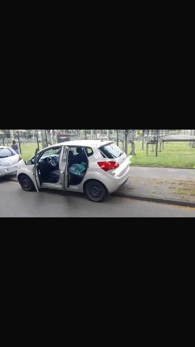 Gebraucht Kia Venga 128 PS (94 kW) 2012 Grau Kleinwagen