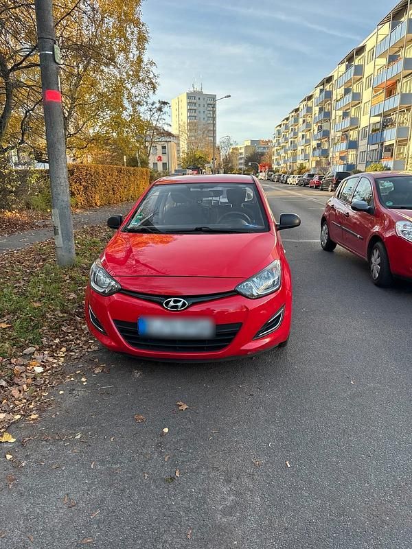 Rot Gebraucht 2012 Hyundai i20 Kleinwagen | 3.500 € - Bild 1/4