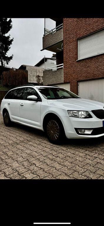 Gebraucht Skoda Octavia 150 PS (110 kW) 2016 Weiß Kleinwagen