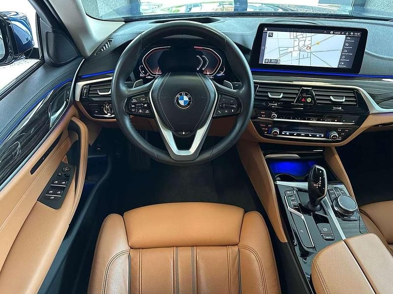Gebraucht BMW 530 Luxury Line 286 PS (210 kW) 2023 Phytonicblau Limousine