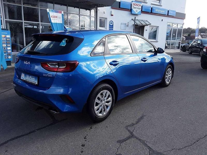 Neu Kia Ceed Vision 140 PS (102 kW) 2025 Blue flame metallic Kleinwagen