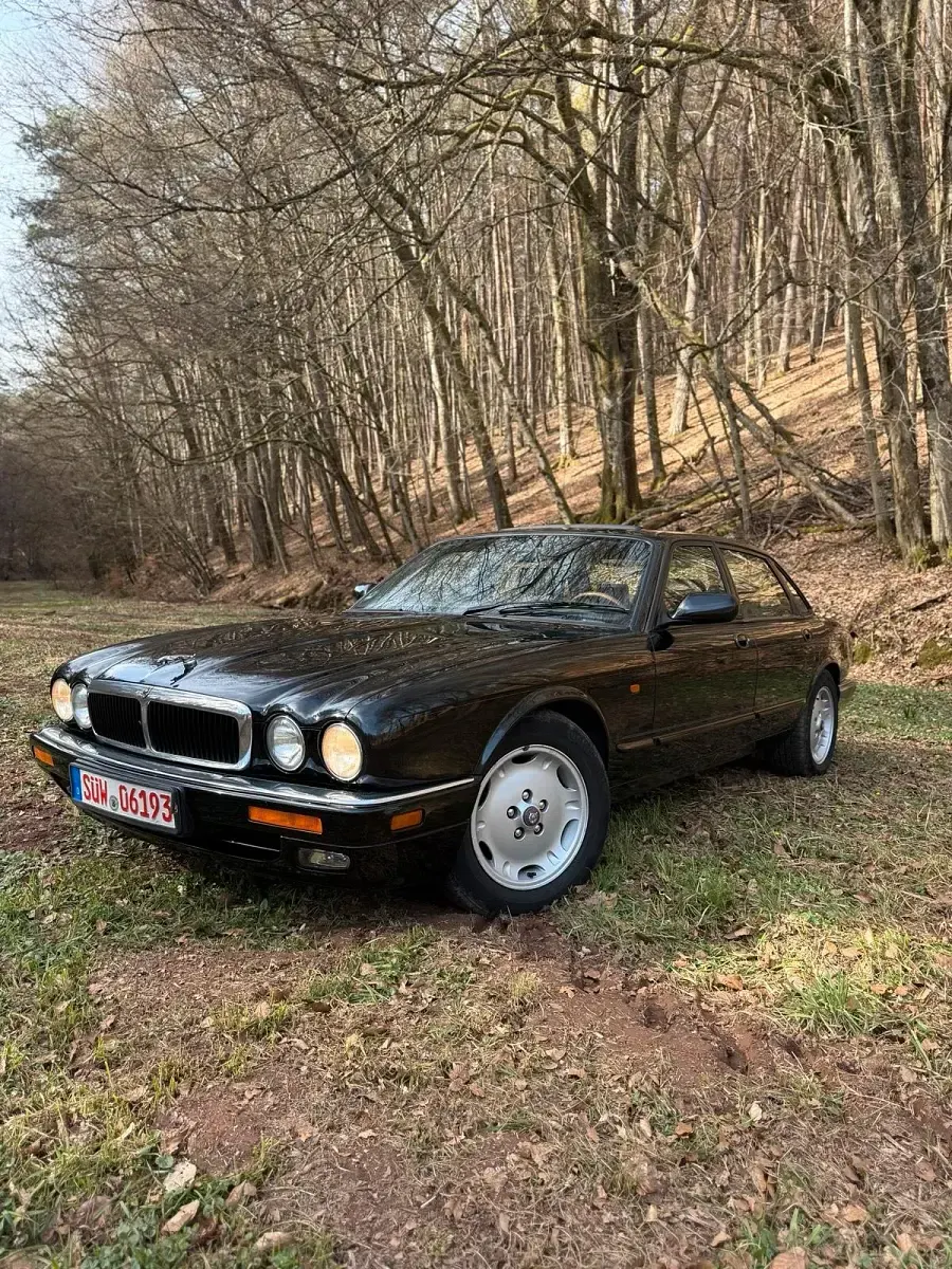 Second-hand Jaguar XJ 225 CP (165 kW) 1995 Negru Berlinǎ
