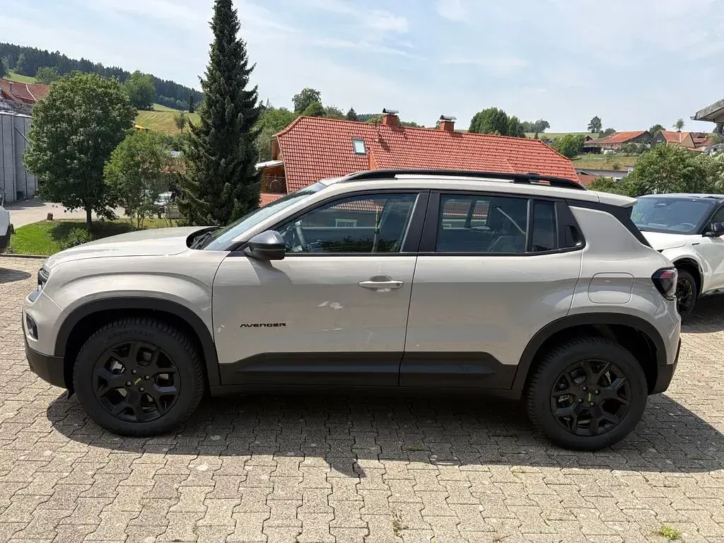 Neu Jeep Avenger 145 PS (106 kW) 2026 Beige SUV