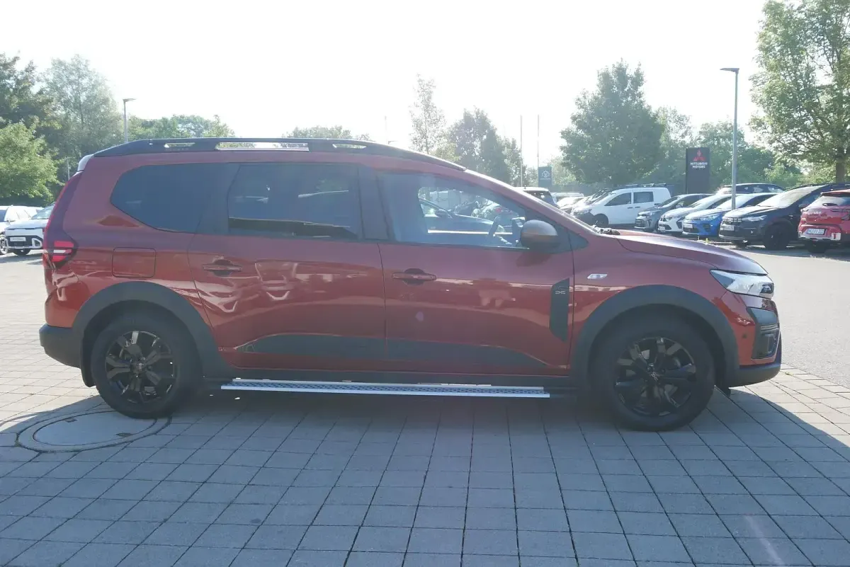 Gebraucht Dacia Jogger Extreme 94 PS (69 kW) 2023 Terracottabraun metallic Van / Kleinbus