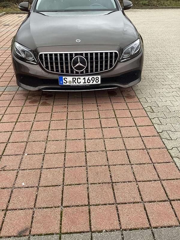 Gebraucht Mercedes E220 Avantgarde 194 PS (142 kW) 2017 Braun Limousine