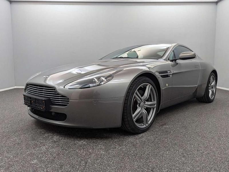 Grau Gebraucht 2008 Aston Martin V8 Coupé | 43.999 € (Fairer Preis) - Bild 1/4