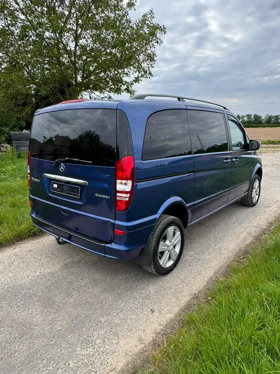 Gebraucht Mercedes Viano 163 PS (119 kW) 2012 Blau Van / Kleinbus