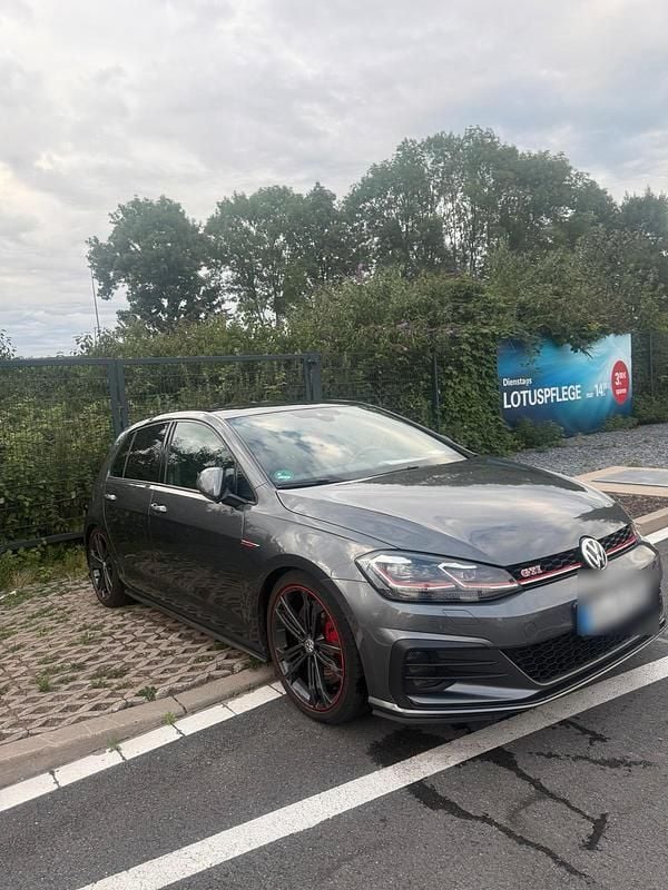 Grau Gebraucht 2018 VW Golf VII GTI Limousine | 17.990 € (Fairer Preis) - Bild 1/4