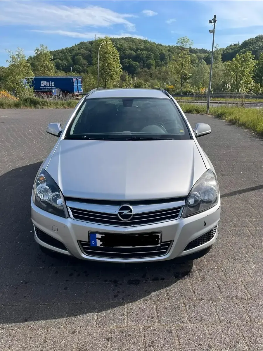 Używany Opel Astra 110 KM (80 kW) 2011 Srebrny Kombi
