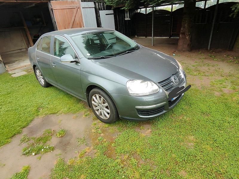 Silber Gebraucht 2007 VW Jetta Limousine | 2.900 € (Guter Preis) - Bild 1/4