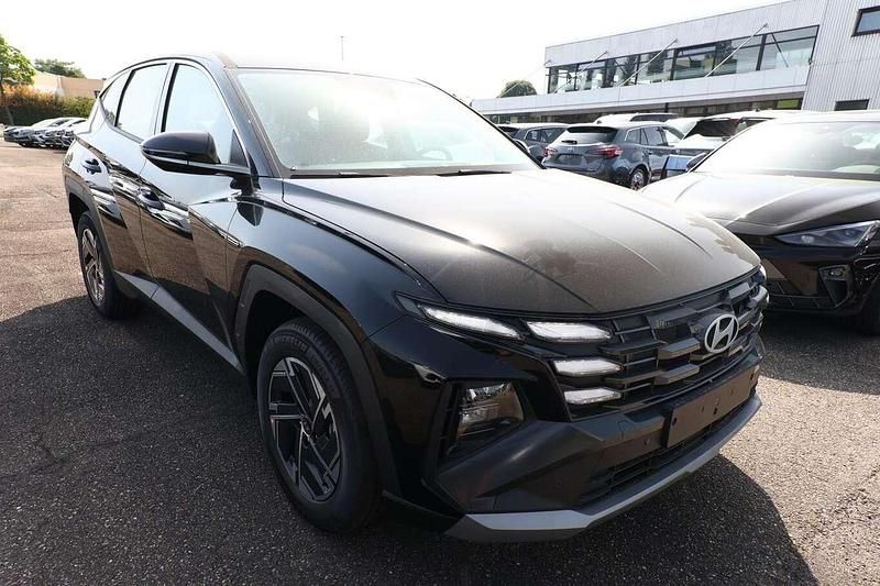 Abyss black metallic Neu 2025 Hyundai Tucson Select SUV | 26.060 € (Superpreis) - Bild 1/4