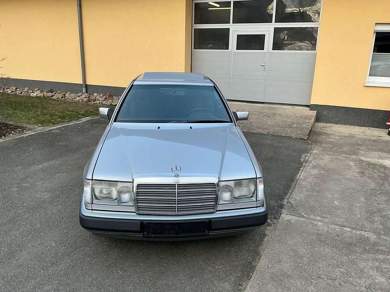Gebraucht Mercedes 230 132 PS (97 kW) 1991 Silber Coupé