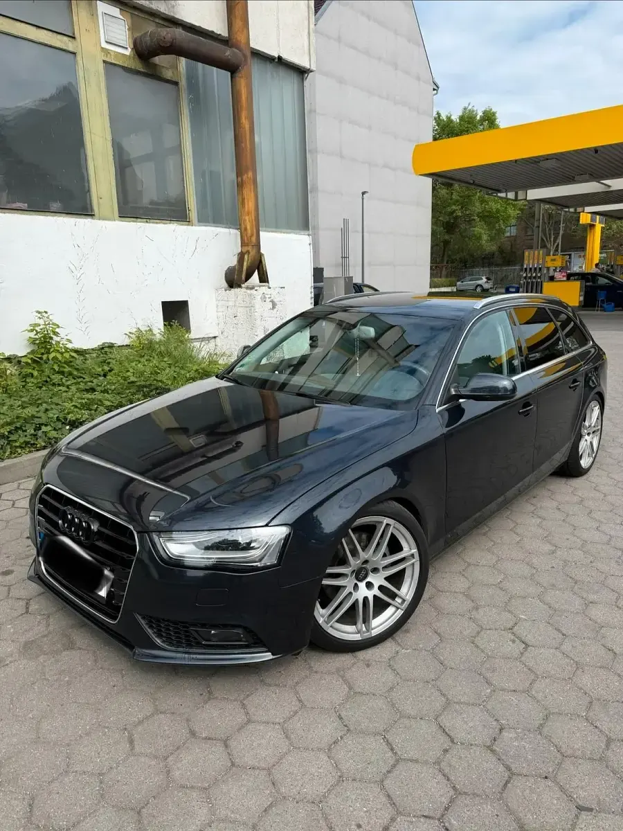 Gebraucht Audi A4 150 PS (110 kW) 2012 Blau Kombi