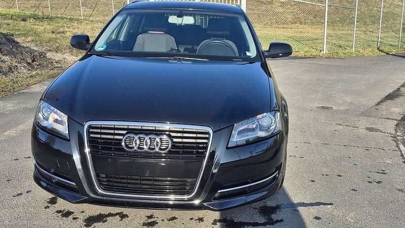 Gebraucht Audi A3 Attraction 105 PS (77 kW) 2012 Schwarz Limousine