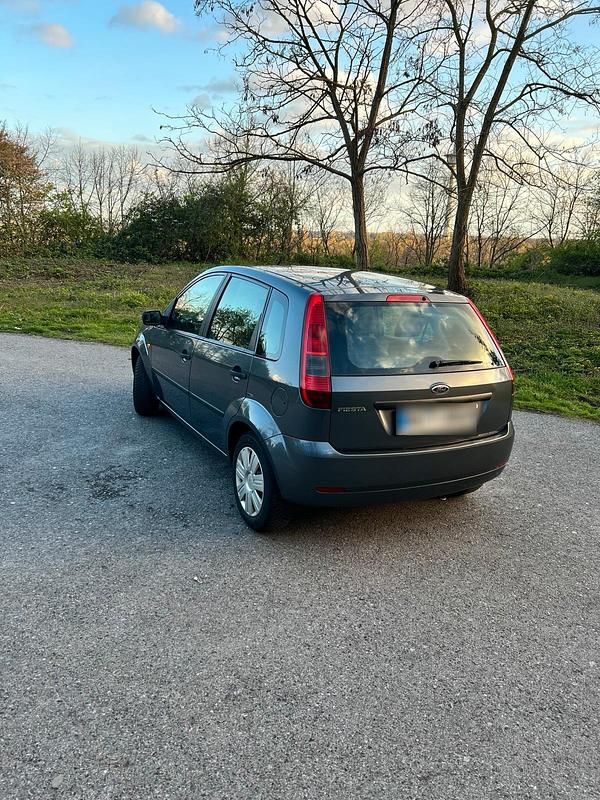 Gebraucht Ford Fiesta 101 PS (74 kW) 2005 Grau Kleinwagen
