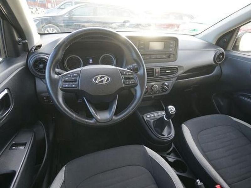 Gebraucht Hyundai i10 Select 67 PS (49 kW) 2023 Schwarz Kleinwagen