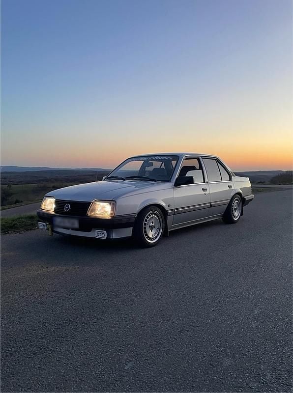 Gebraucht Opel Ascona 75 PS (55 kW) 1985 Silber Limousine
