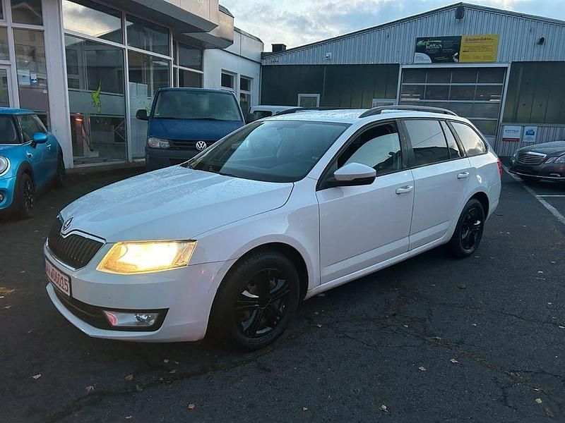 Weiß Gebraucht 2014 Skoda Octavia Ambition Kombi | 5.600 € (Guter Preis) - Bild 1/4