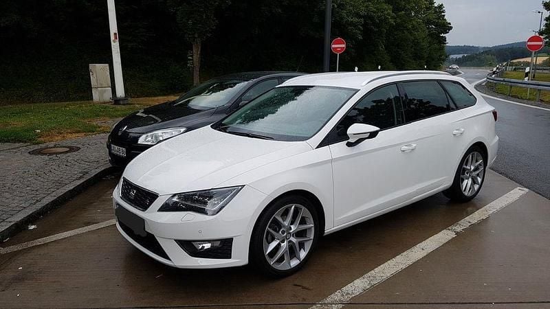 Weiß Gebraucht 2016 Seat Leon ST FR Kombi | 12.490 € (Guter Preis) - Bild 1/4