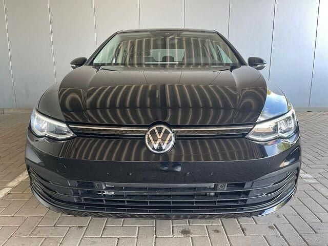 Gebraucht VW Golf VIII Life 131 PS (96 kW) 2020 Deep black perleffekt (schwarz) Limousine