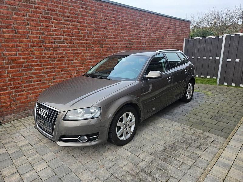 Grau Gebraucht 2012 Audi A3 Attraction Limousine | 4.750 € (Teuer) - Bild 1/4
