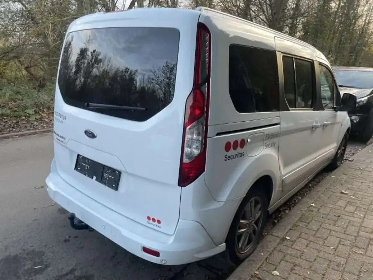 Gebraucht Ford Tourneo 120 PS (88 kW) 2022 Weiß Kombi