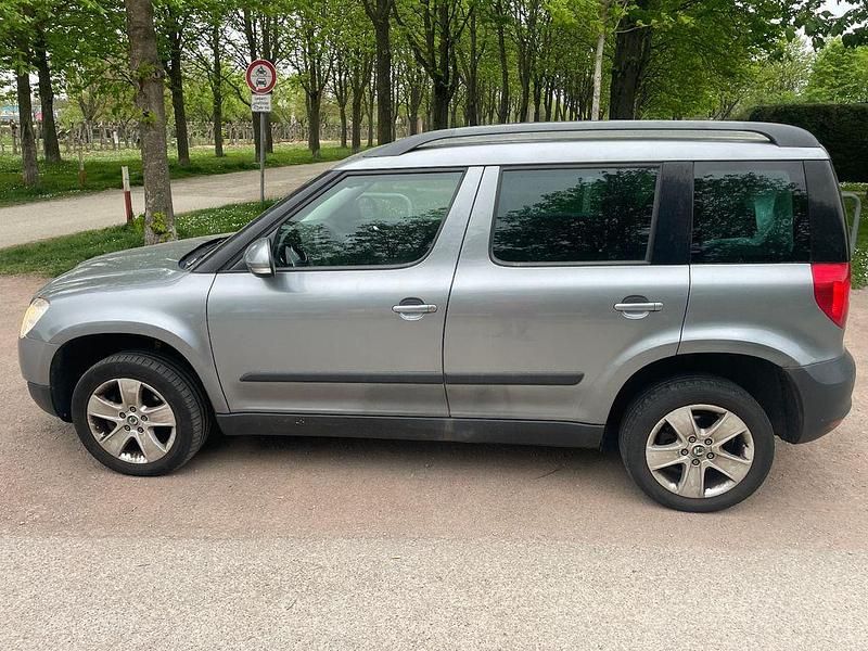 Używany Skoda Yeti 140 KM (102 kW) 2012 Szary SUV