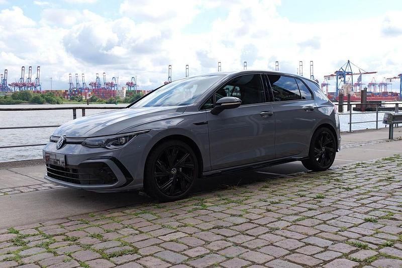 Mondsteingrau Gebraucht 2023 VW Golf VIII R-line Limousine | 28.900 € (Fairer Preis) - Bild 1/4
