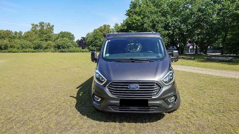 Grau Gebraucht 2019 Ford Tourneo Nugget Van / Kleinbus | 39.000 € (Fairer Preis) - Bild 1/4