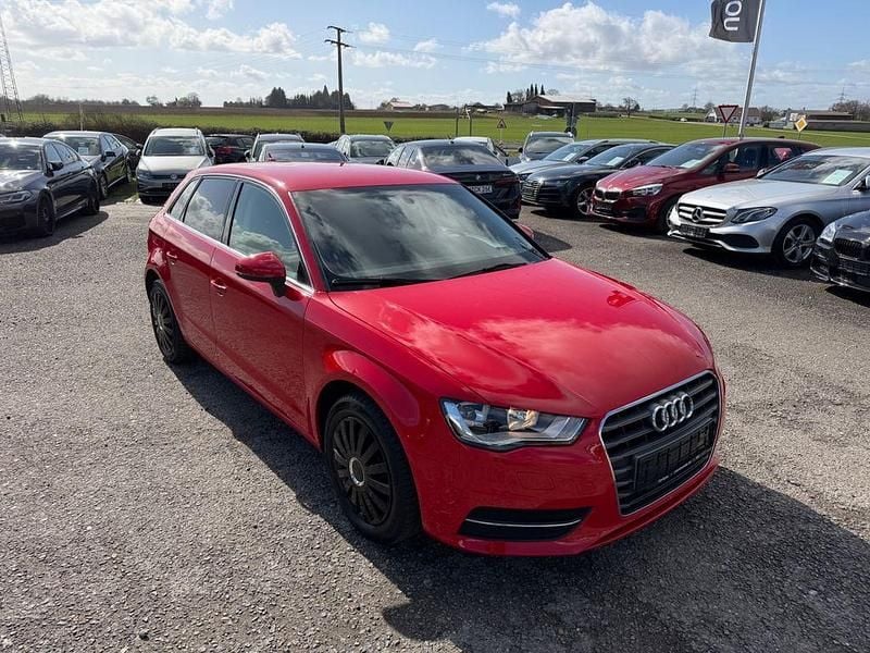 Gebraucht Audi A3 Ambiente 150 PS (110 kW) 2014 Rot Limousine