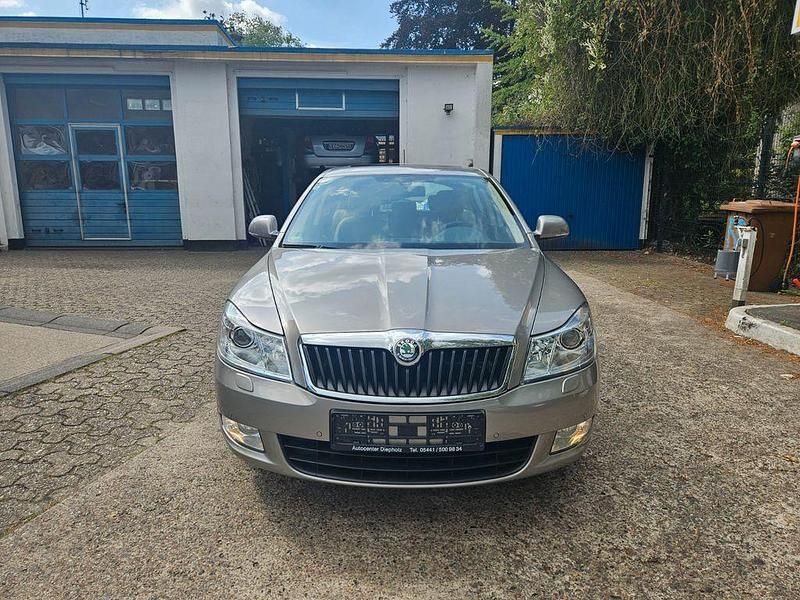 Gebraucht Skoda Octavia Elegance 160 PS (117 kW) 2012 Beige Limousine
