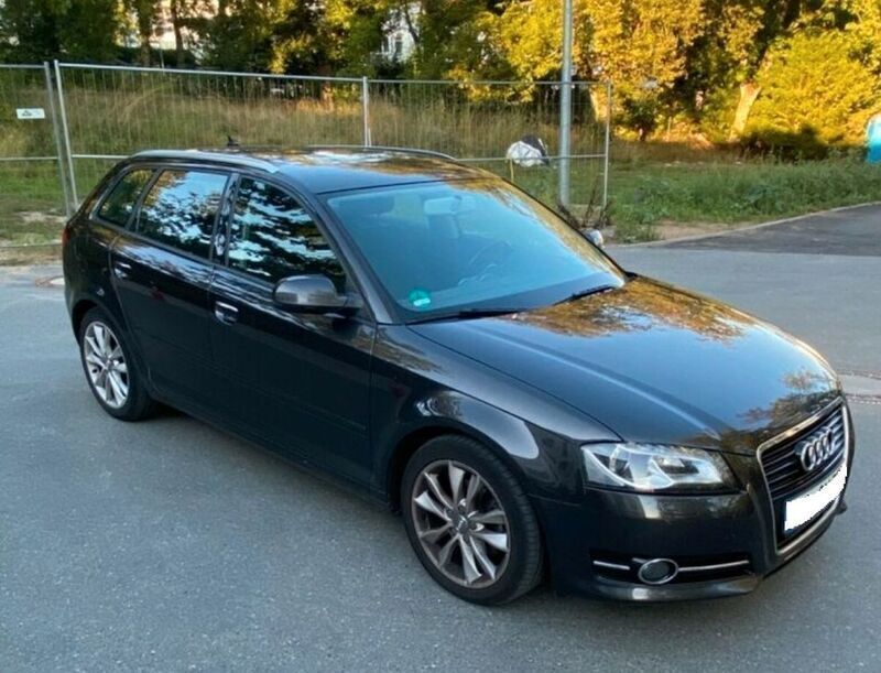 Grau Gebraucht 2011 Audi A3 Sportback Ambition Limousine | 4.999 € (Guter Preis) - Bild 1/4