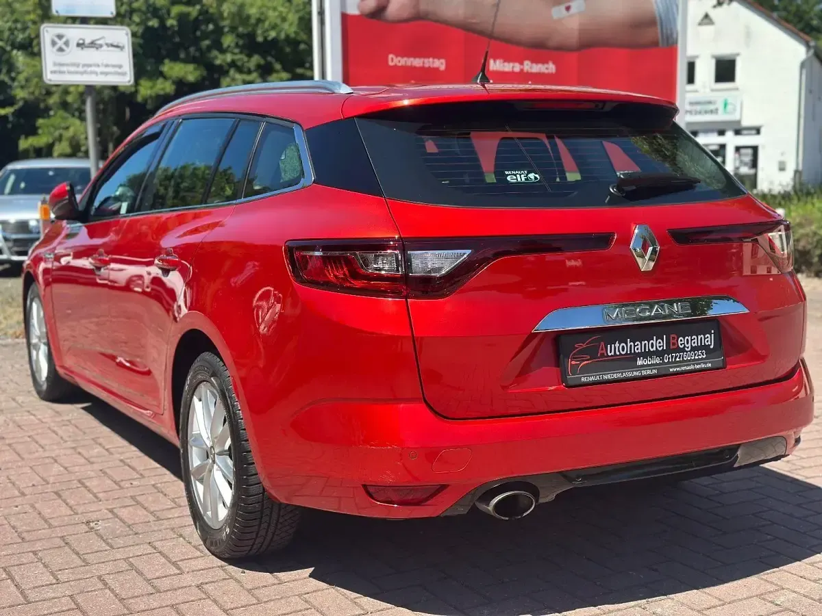 Gebraucht Renault Mégane GrandTour Intens 132 PS (97 kW) 2017 Rot Kombi