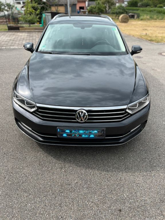 Grau Gebraucht 2017 VW Passat Highline Kombi | 16.800 € (Superpreis) - Bild 1/4