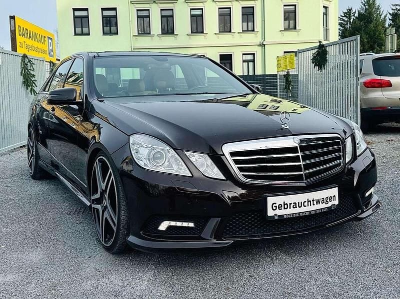 Gebraucht Mercedes E500 387 PS (284 kW) 2010 Cupritbraun  metalliclack Limousine