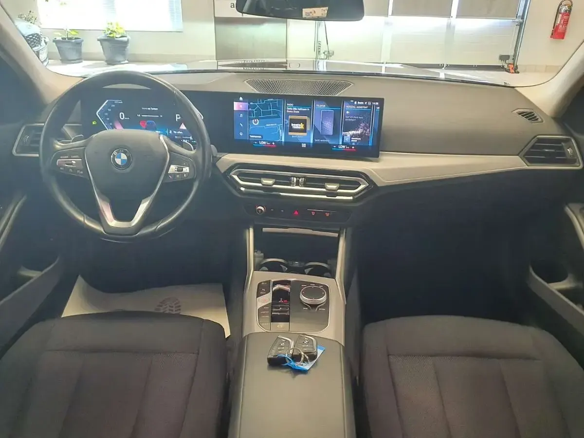 Gebraucht BMW 320 184 PS (135 kW) 2023 Schwarz Limousine