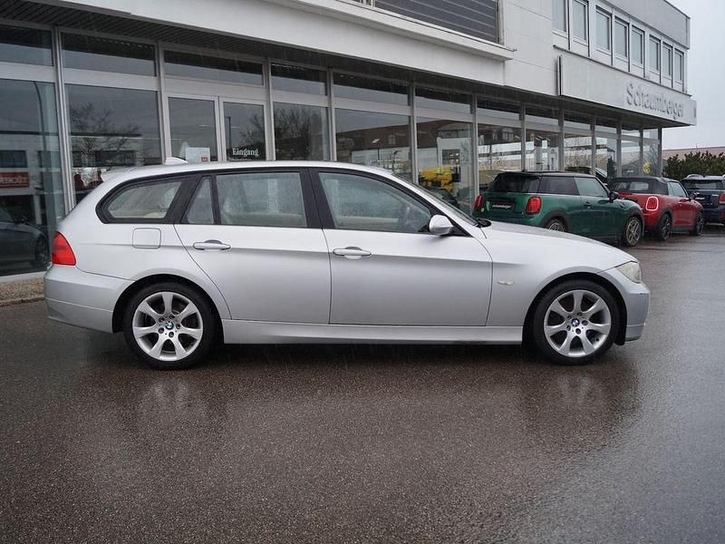 Gebraucht BMW 320 177 PS (130 kW) 2007 Titansilber Kombi