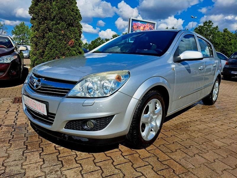 Starsilber/silver iii Gebraucht 2007 Opel Astra Edition Limousine | 2.299 € (Fairer Preis) - Bild 1/4
