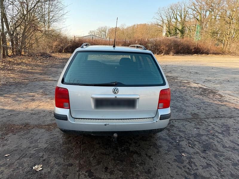 Gebraucht VW Passat 150 PS (110 kW) 2000 Silber Kombi