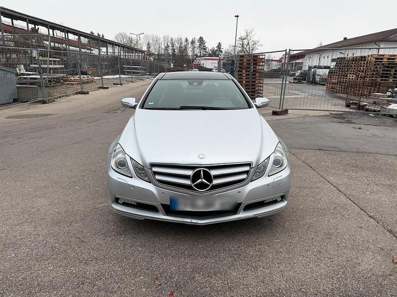 Gebraucht Mercedes E350 231 PS (169 kW) 2009 Silber Coupé