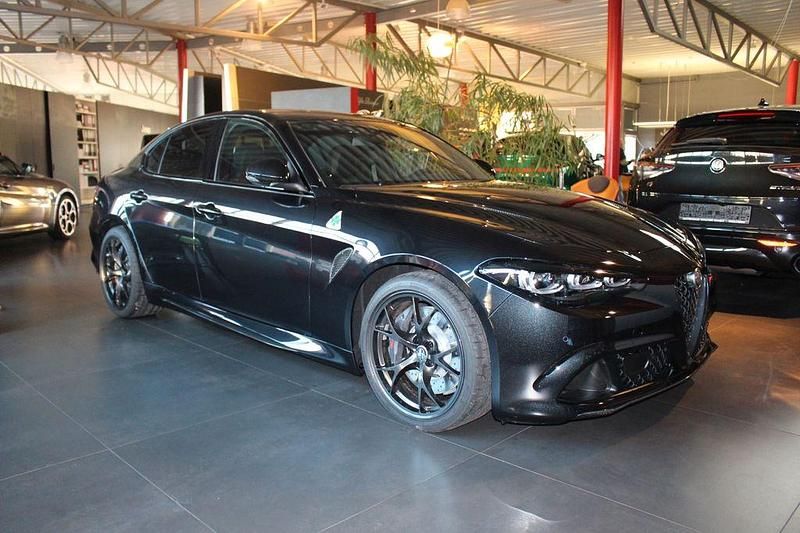 Schwarz Neu 2025 Alfa Romeo Giulia Quadrifoglio Limousine | 85.700 € (Superpreis) - Bild 1/4